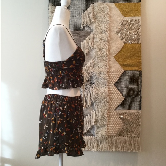 Butterfly Ruffled Set - Picture 4 of 5